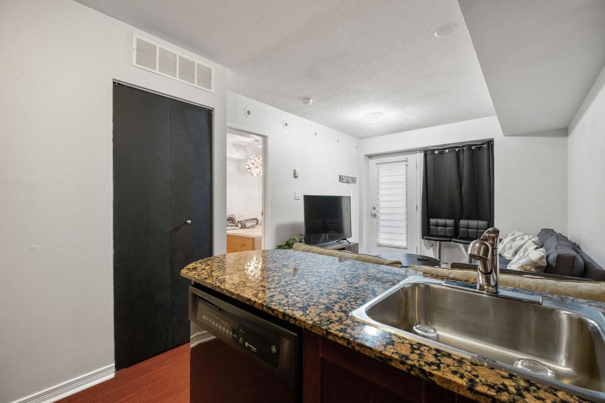 Liberty Village Townhouse Торонто Екстер'єр фото